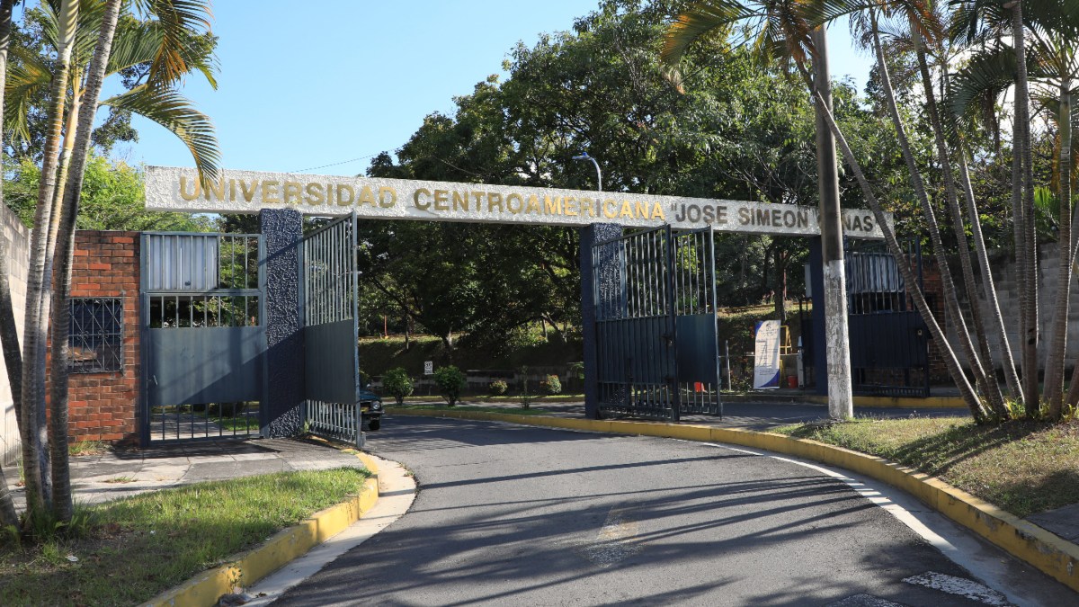 60 años caminando con El Salvador